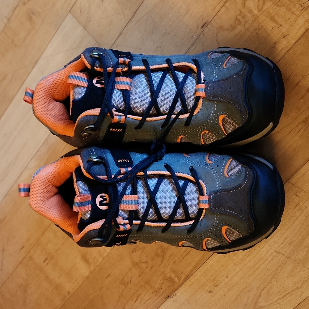 NWOT sz 3 Merrell Chameleon Mid-Lace Waterproof Shoes